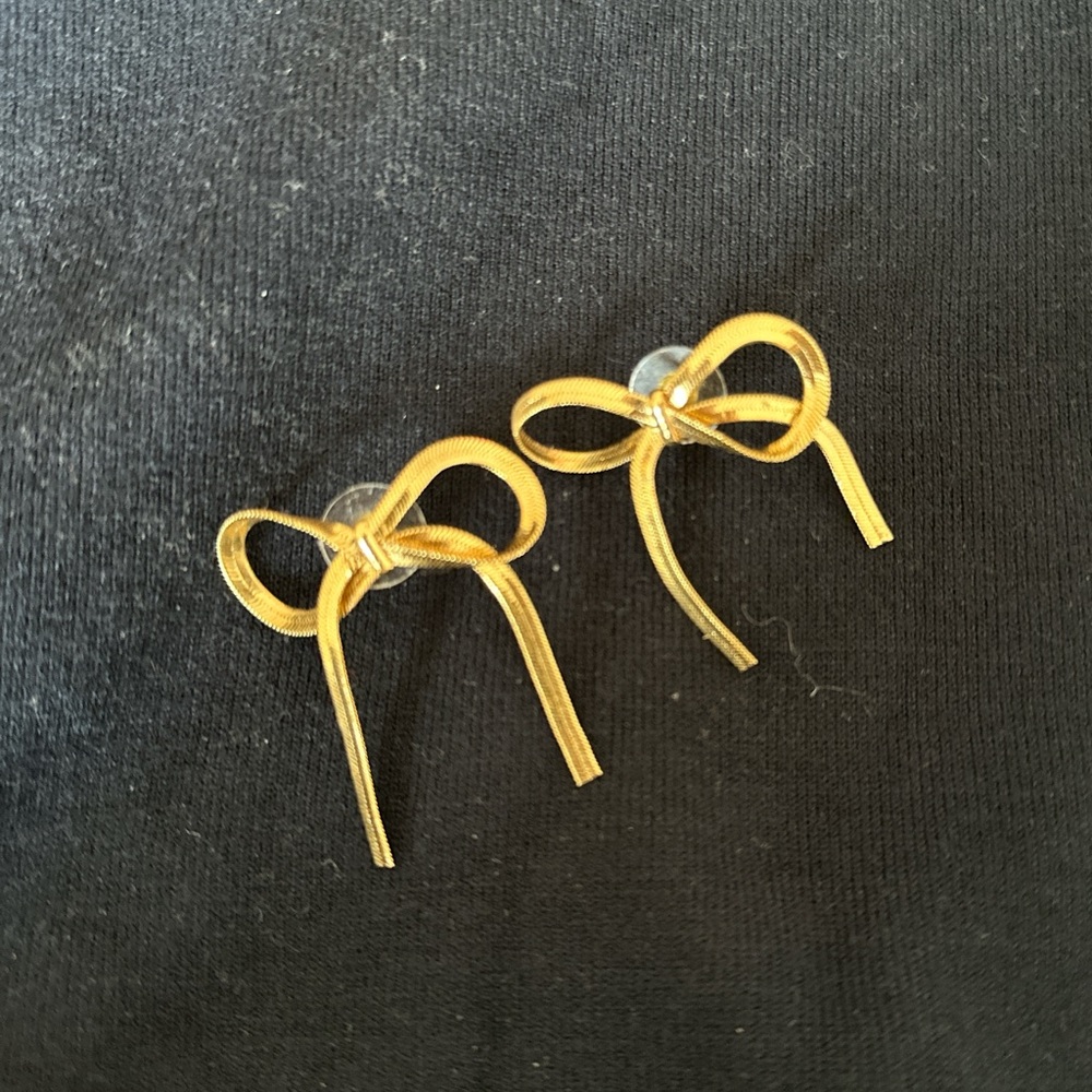 Lisa Says Gah gold bow earrings